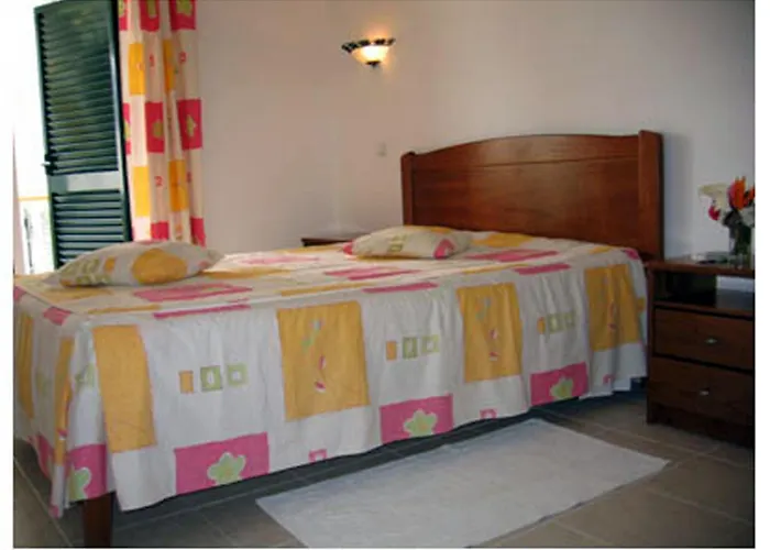 Solar Veiguinha 公寓式酒店